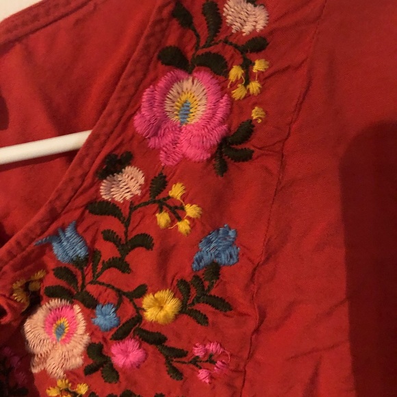 Red top - Picture 4 of 5